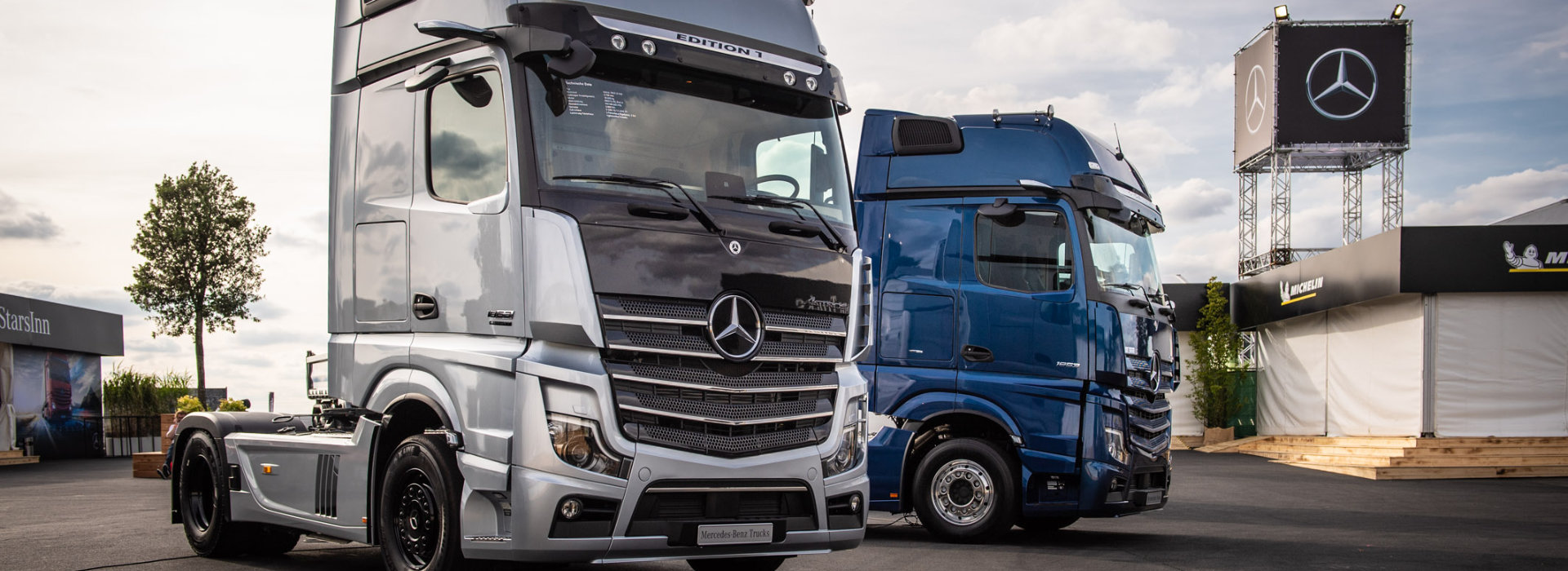 Actros Zugmaschinen auf Mercedes-Gelände